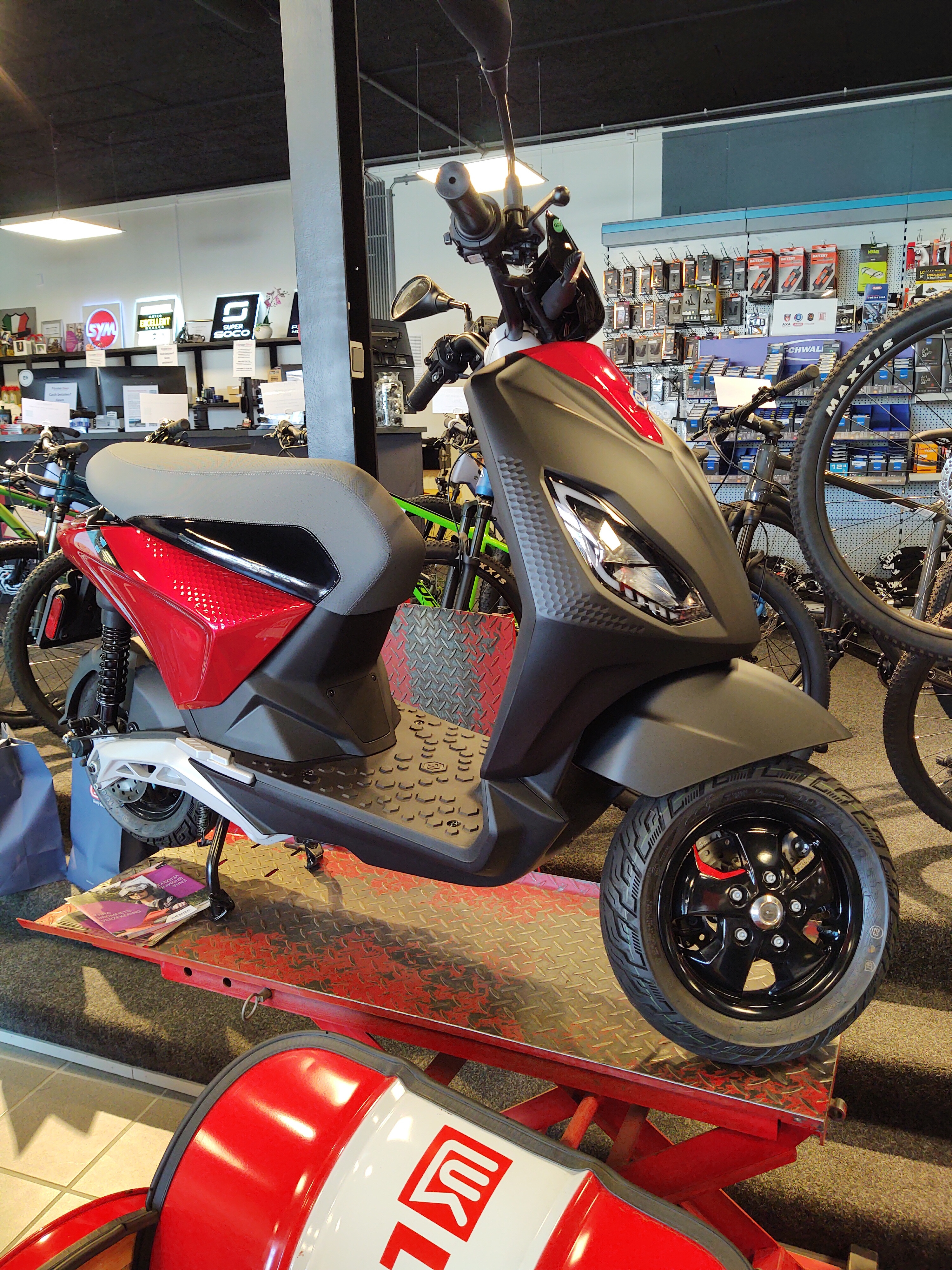 Piaggio One 2.2 kW Ex demo (45 KM/H)