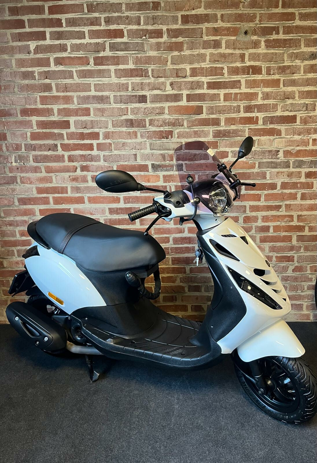 Piaggio Zip (45 km/h)