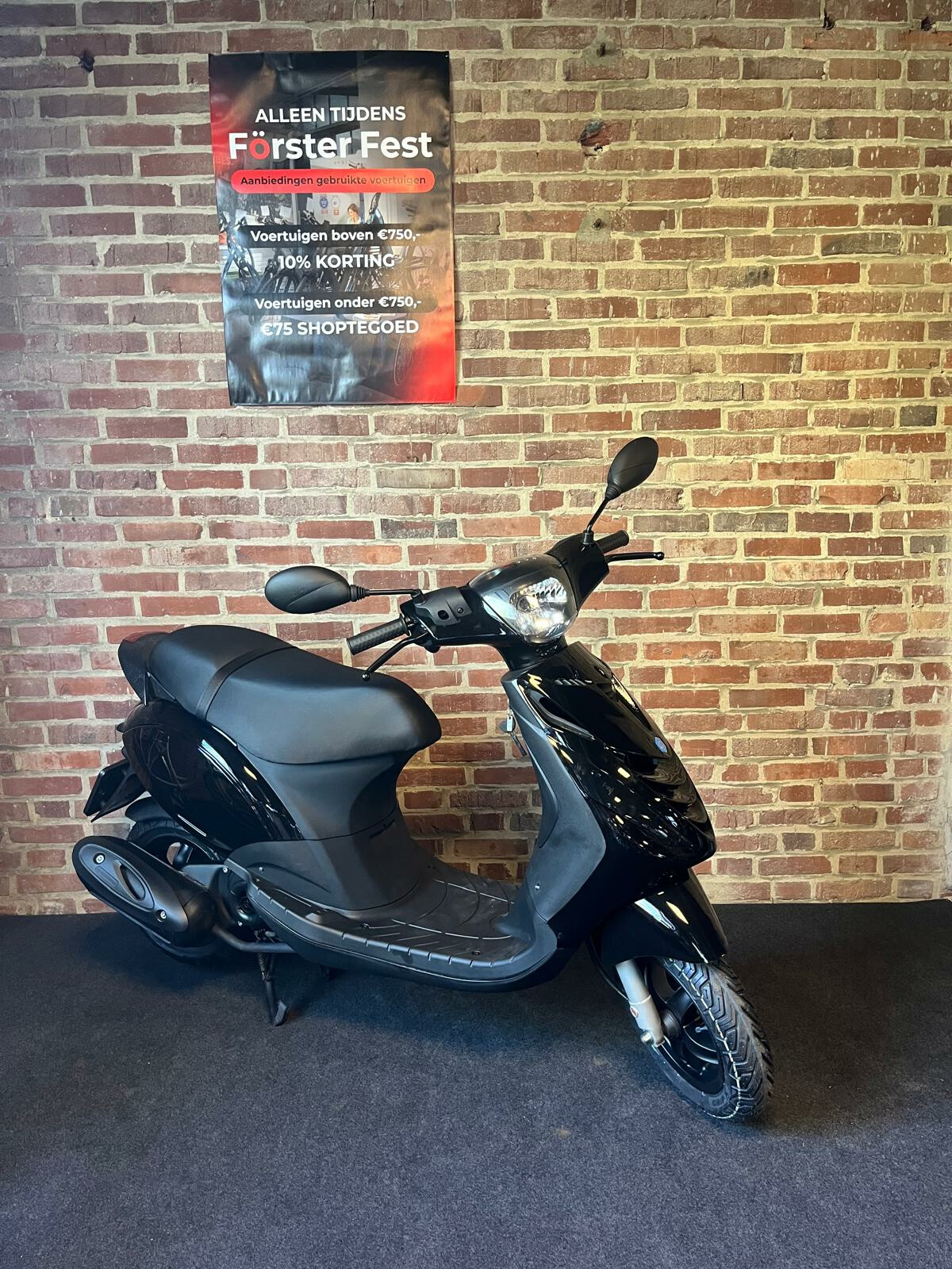 Piaggio Zip (25 km/h)