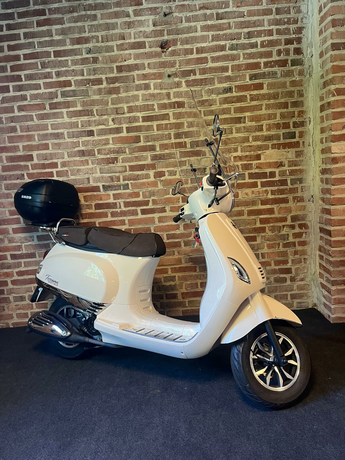 GTS Toscana Exclusive (45 km/h)